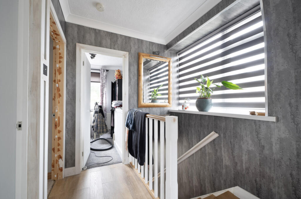 1317645-6-685c1df...