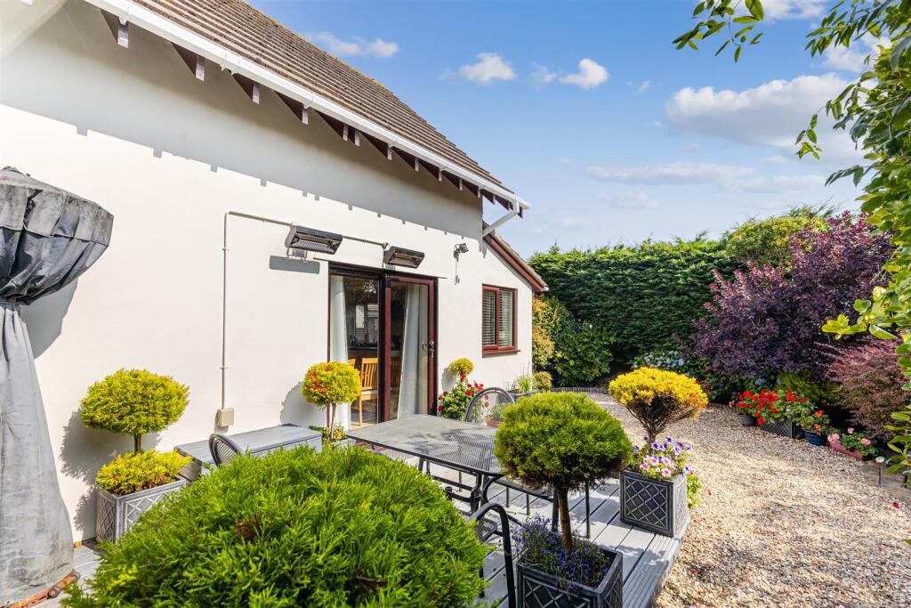 A04 - 14 Crestway, Strete - 250812.jpg