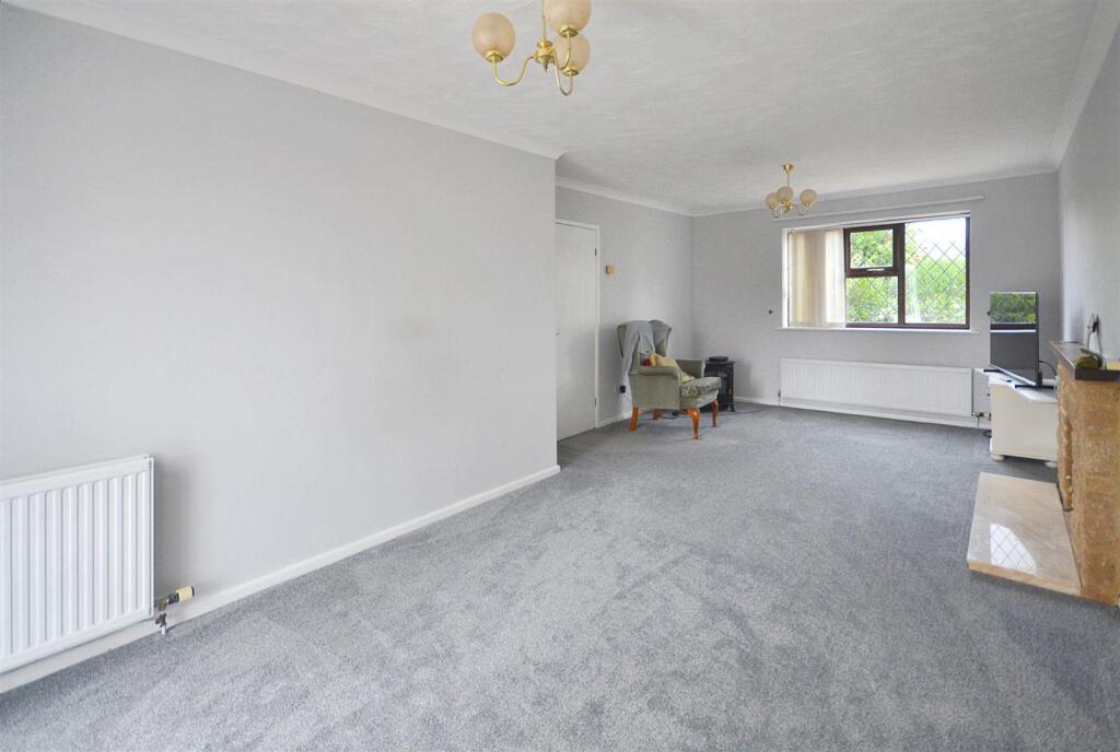 Sitting/Dining Room