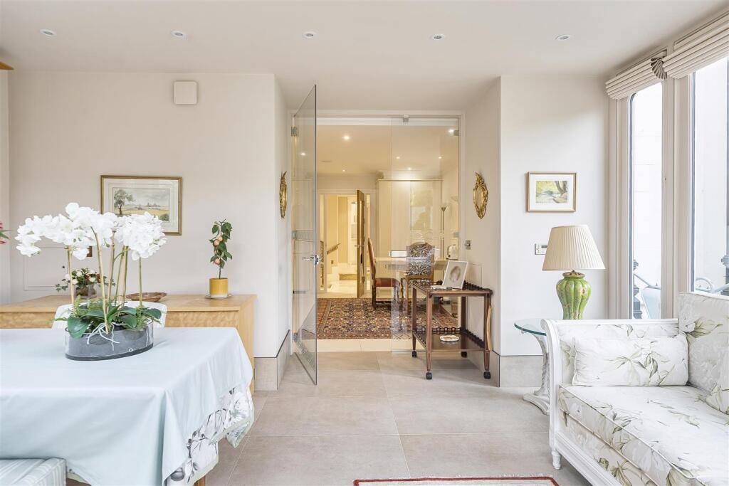 Conservatory/Dining Room