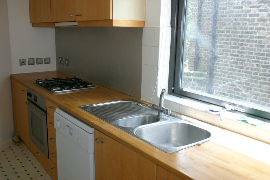 104 Burghley Road 012.jpg