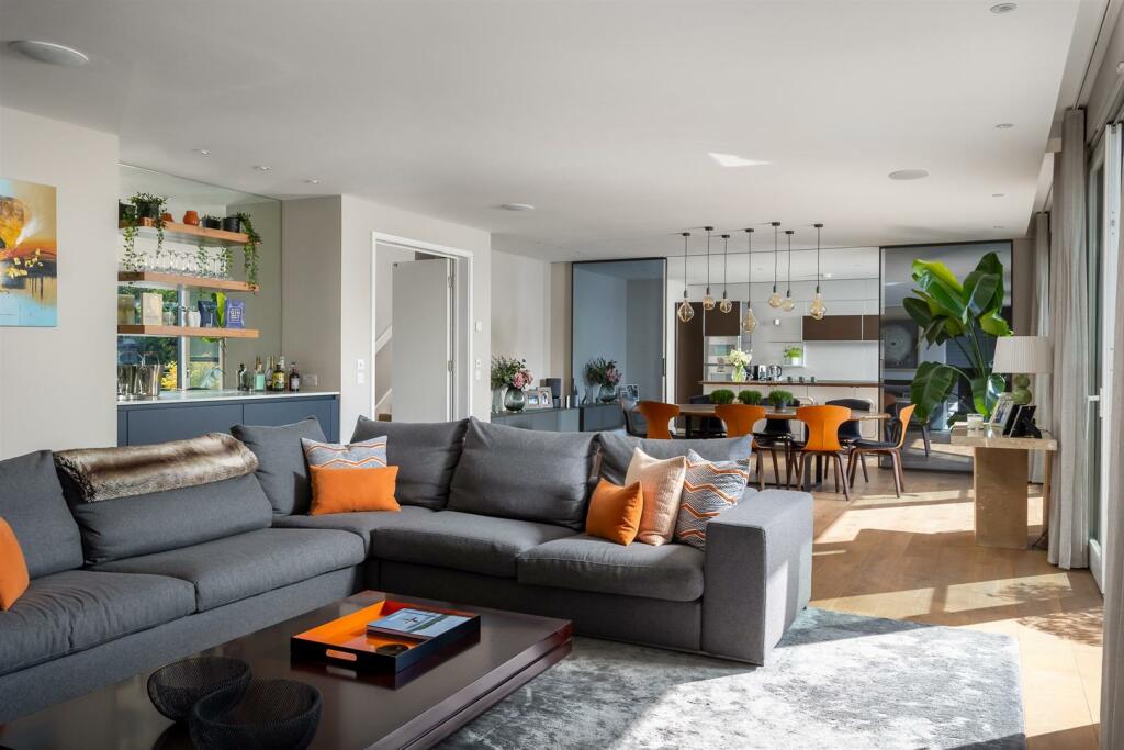 17 - 19 Longcross Causeway - GL7 3DT - Web.jpg