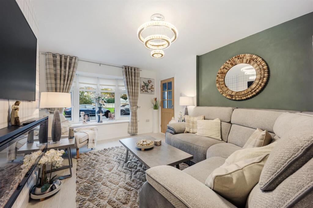 1 Thorndyke Close lounge.jpg