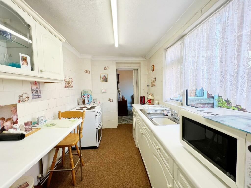 Kitchen pic 2.jpg
