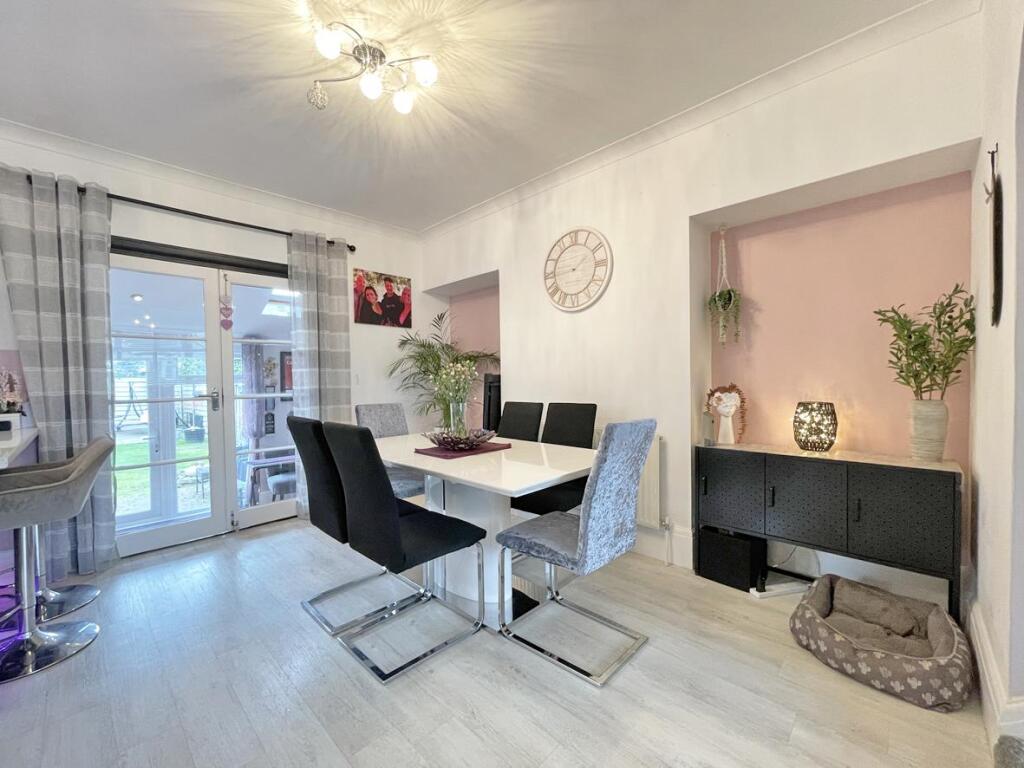 Cross Park Road 23 - Dining.jpg