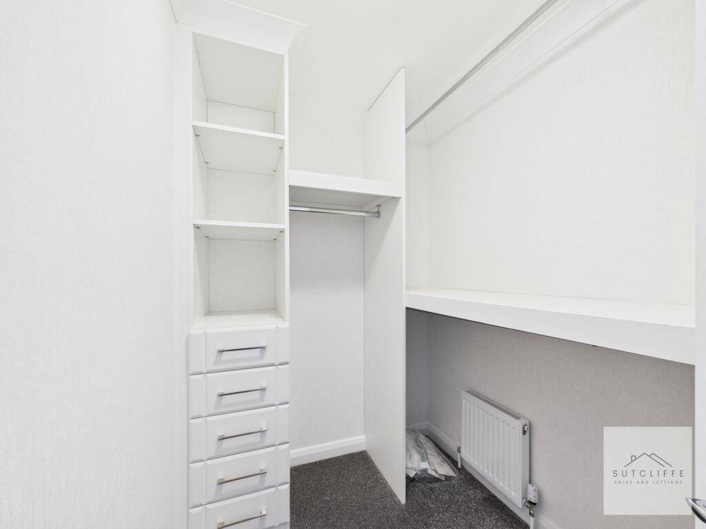 Primary Bedroom &amp; Walk In Wardrobe