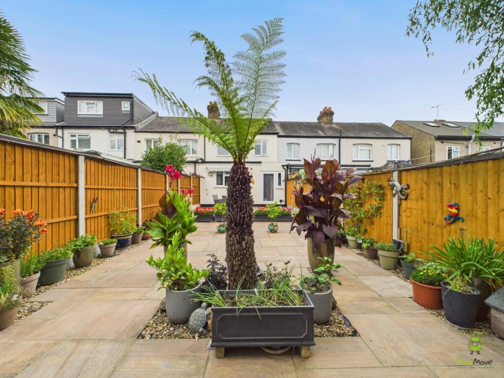 CAM03779G0-PR0276-STILL044