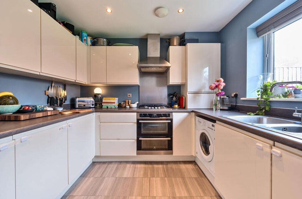 1313339-9-685be37...