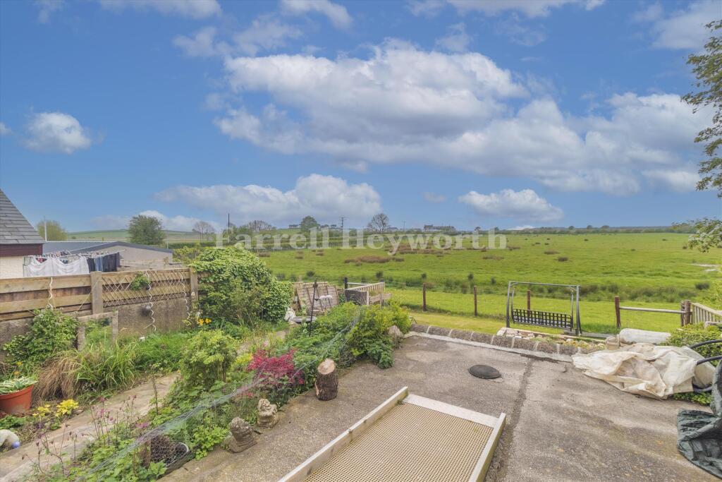 Rear Garden T202510091201.jpg