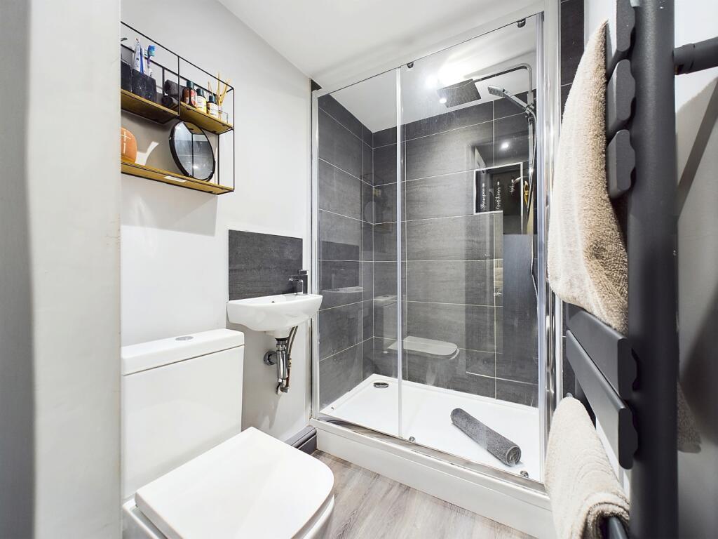Ensuite To Bedroom 4