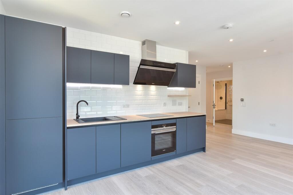 Kitchen / Lounge