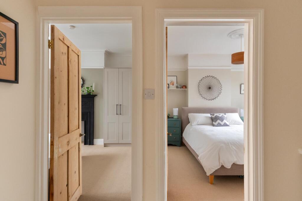 0R1TBN - Landing A.jpg