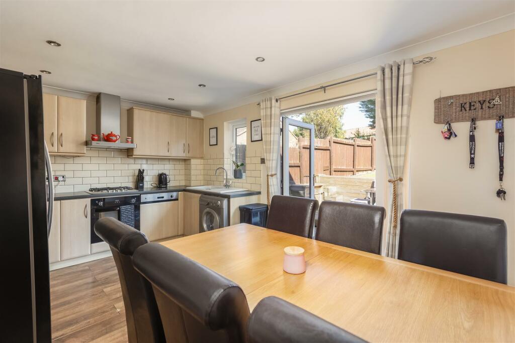 Pickwick Close 19 Kitchen Dining Room-1.jpg