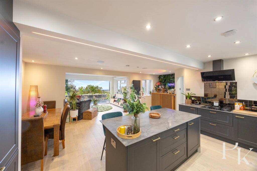 Living Room/Kitchen