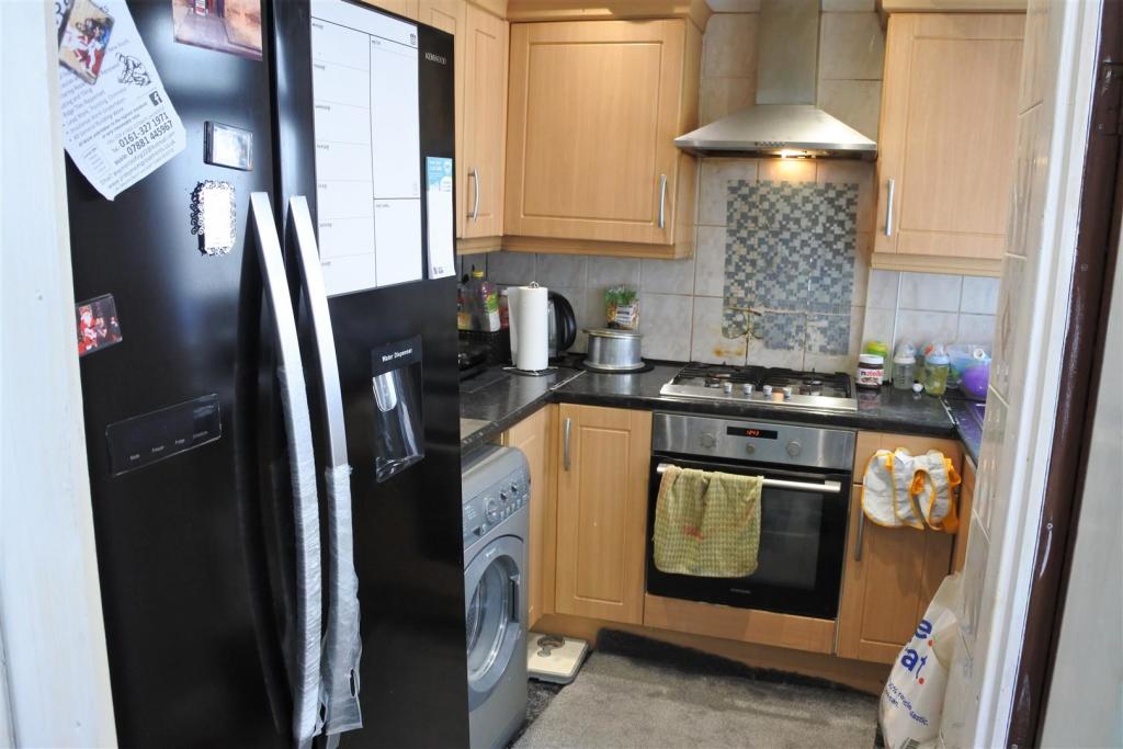 Kitchen 2.JPG