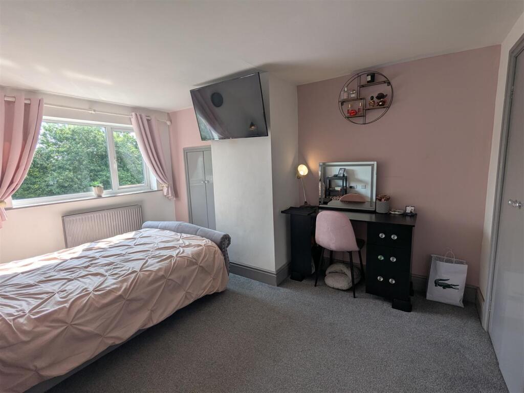 bedroom5.jpg