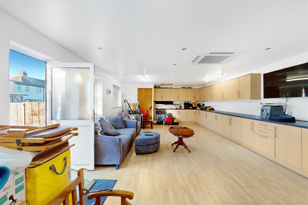 48 Empire Road, Perivale - Wl8FjD34KXGYS3eqQKV6.jp