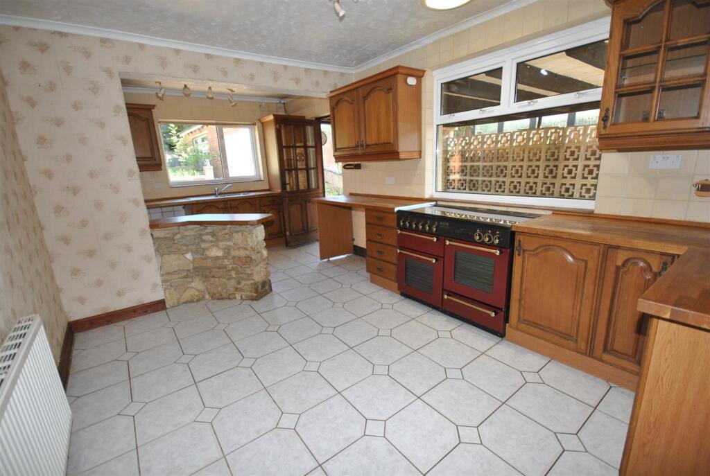 KITCHEN/BREAKFAST ROOM