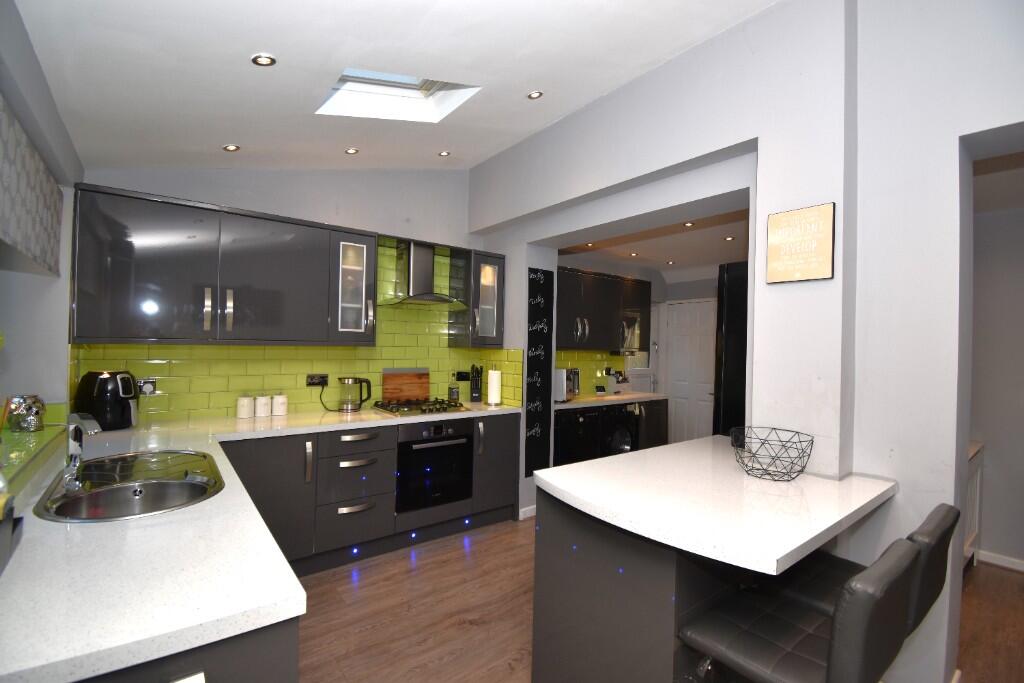 Kitchen / DIning