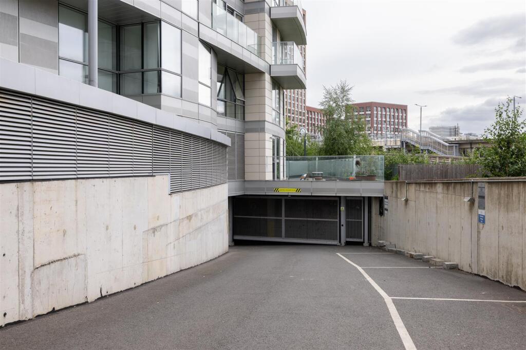 Fairmont Avenue, E14