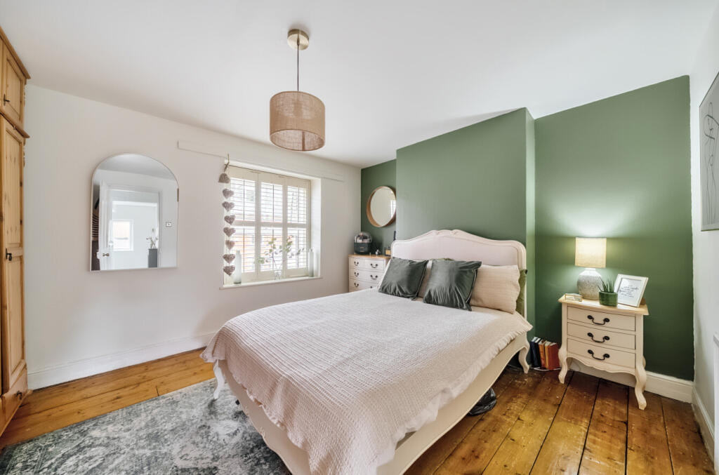 1299025-12-683845...