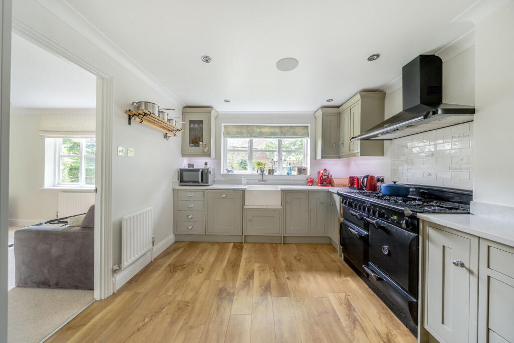 1295440-6-682df07...