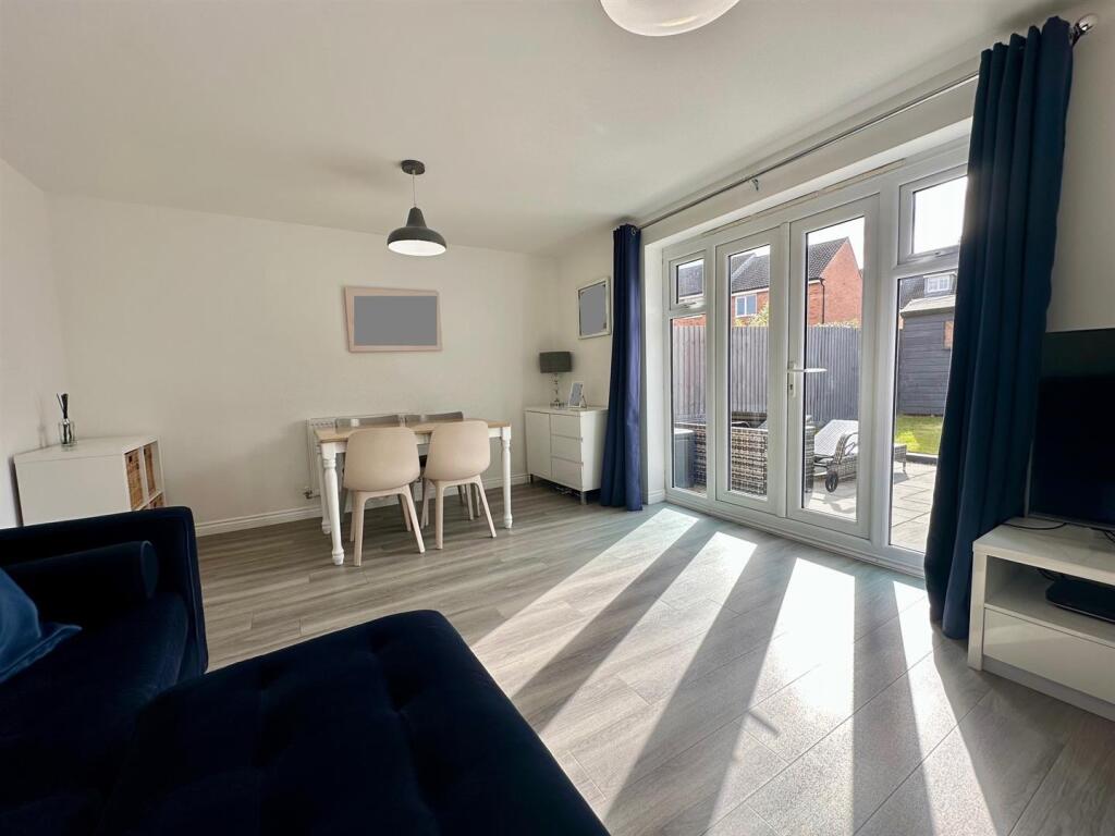 Lounge/Dining Room