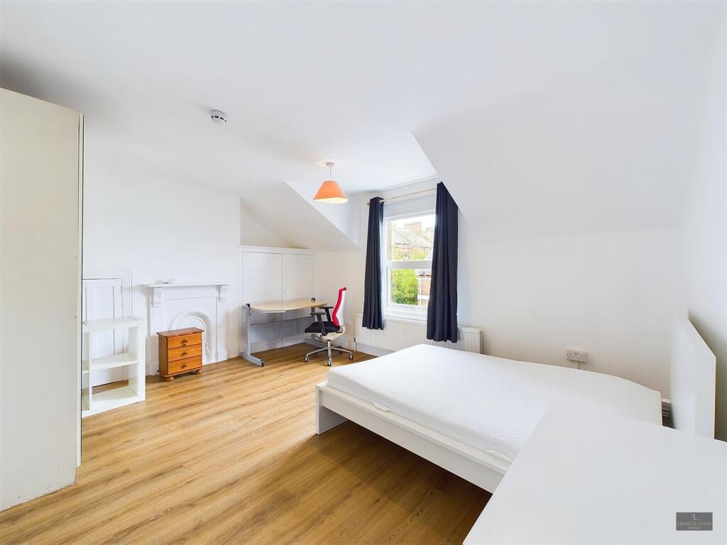 CAM02887G0-PR0265-STILL018.jpg