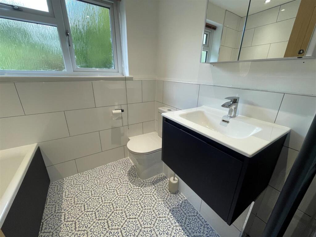 MainBathroom.jpg