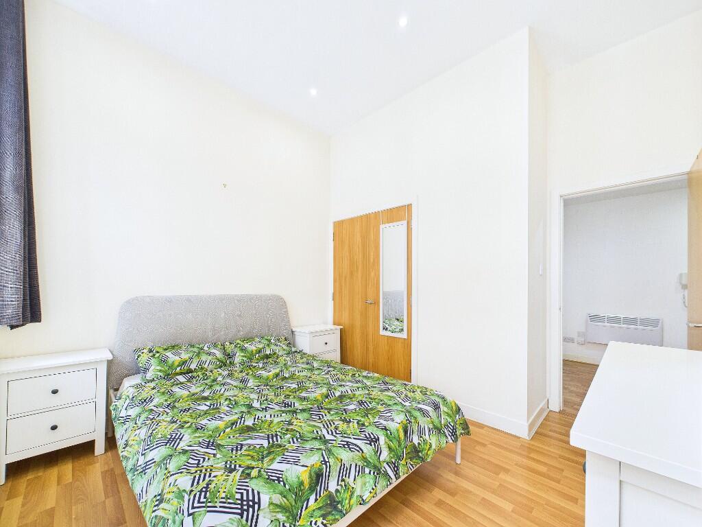 Bedroom Photo 2