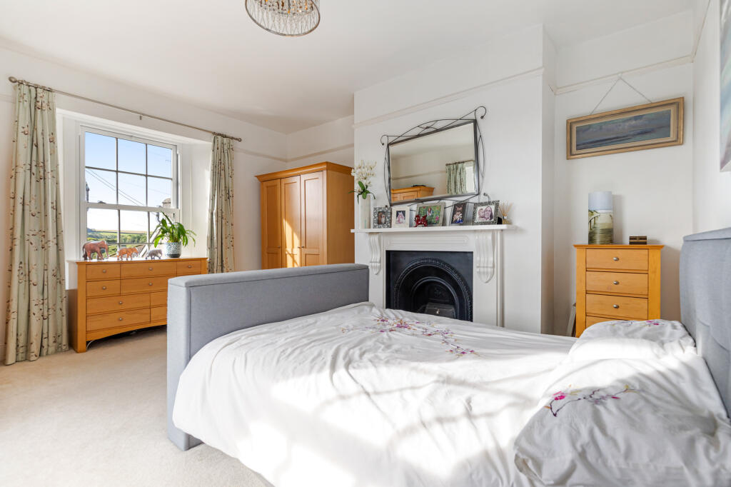 A22 - 9 Fore Street, Plymouth, Yealmpton - 250912