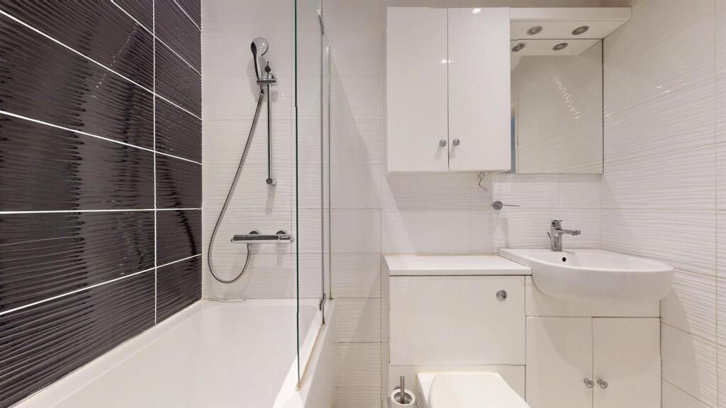 37BCRbathroom2.jpg
