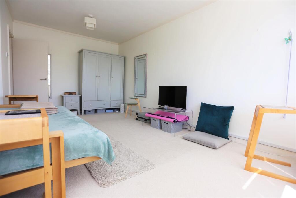 61 Coombe Lea (7).JPG