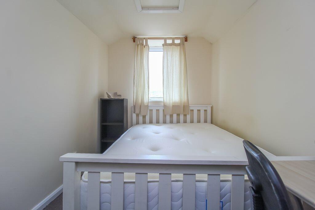 Room 2 (2)