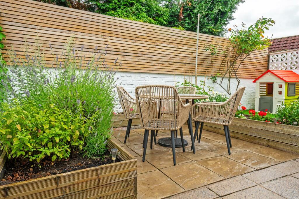 Porthamal Gardens, Rhiwbina, HernCrabtree (26).jpg