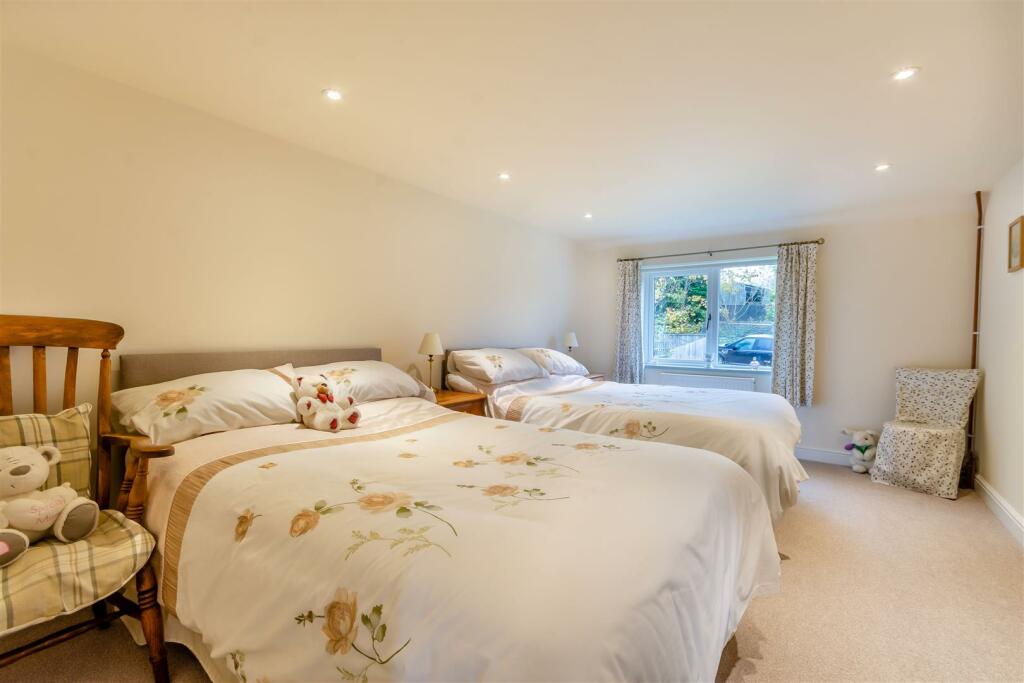 8625708-interior01.jpg