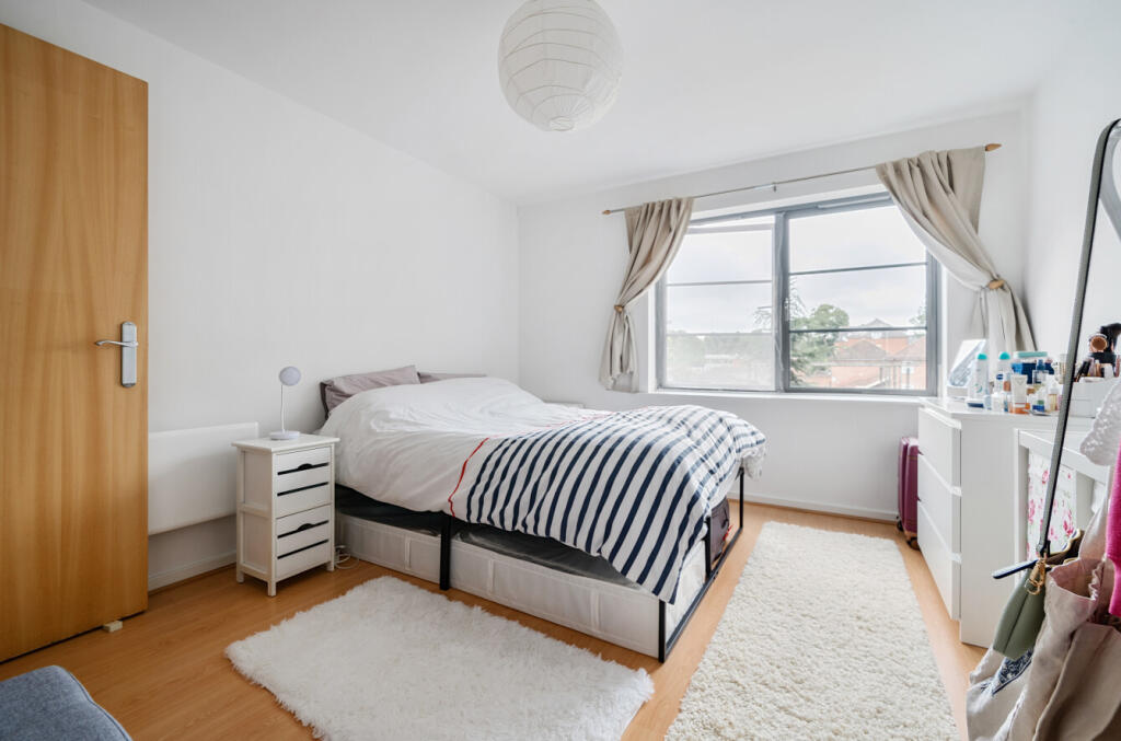 1307162-4-687a0d2...