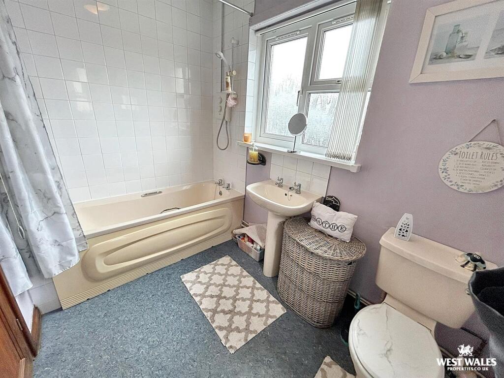 WhatsApp Image 2025-10-06 at 12.22.32 (4).jpg