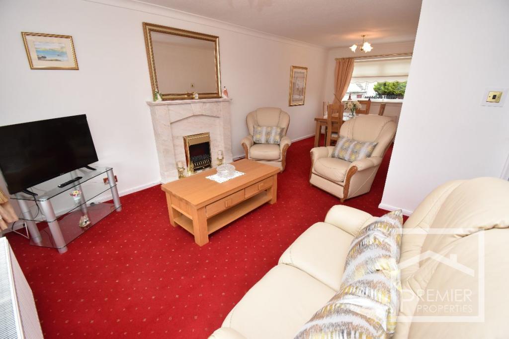 Lounge/Dining Area