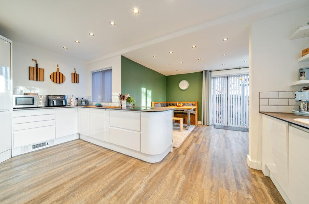 1396356-10-695eafcd2f1ba