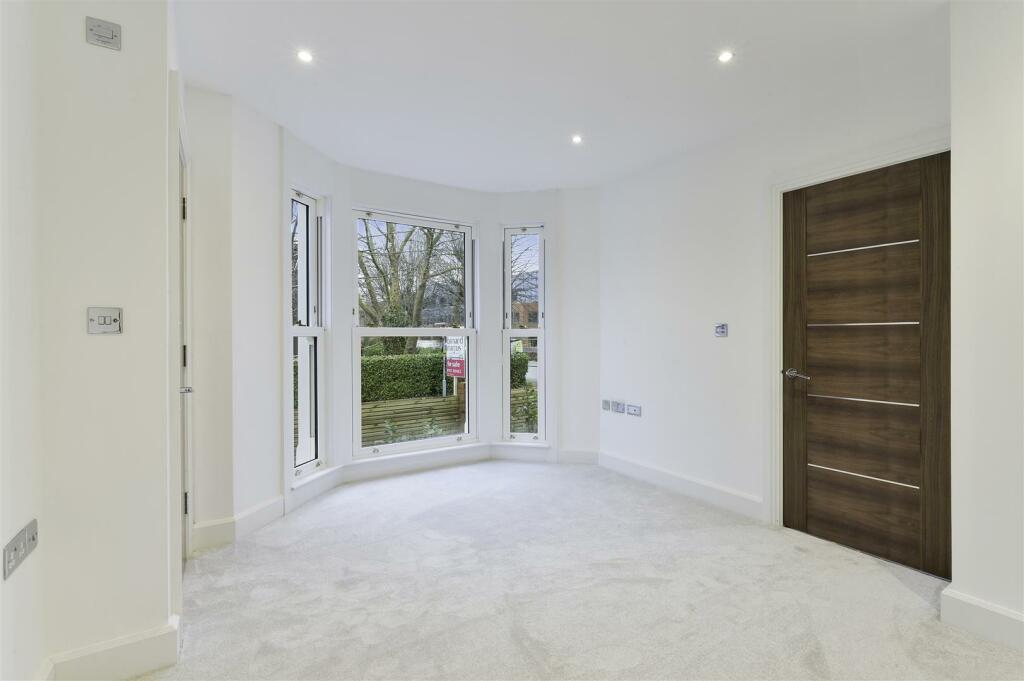LYNWOOD OAKS FLAT 3- (10).jpg