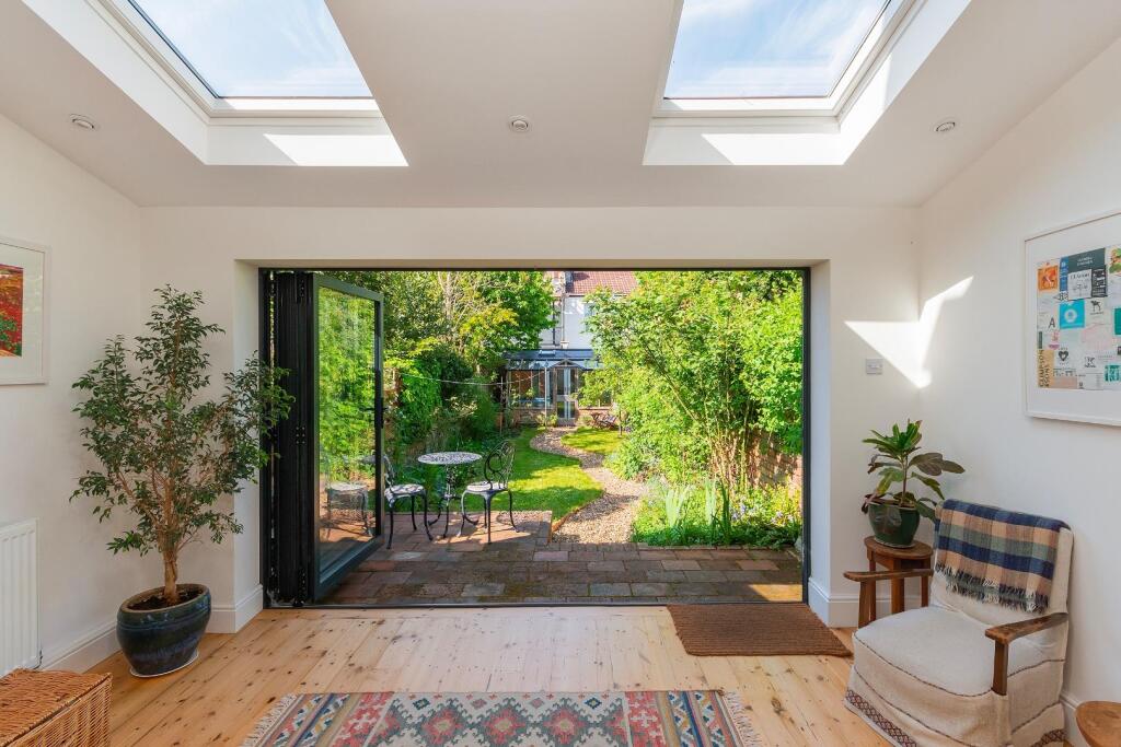 3Y7REN - Sitting Room A.jpg