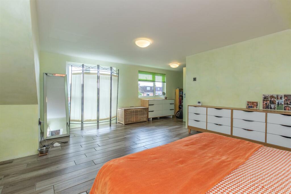 BEDROOM ONE - MASTER