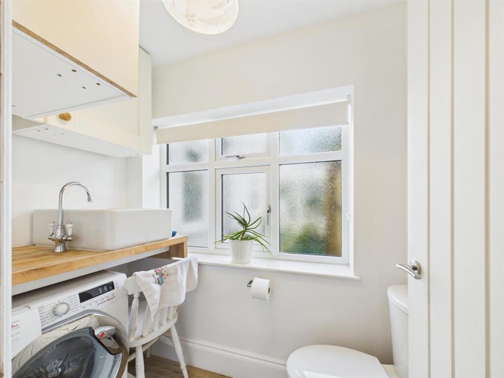 Utility room/W.c.