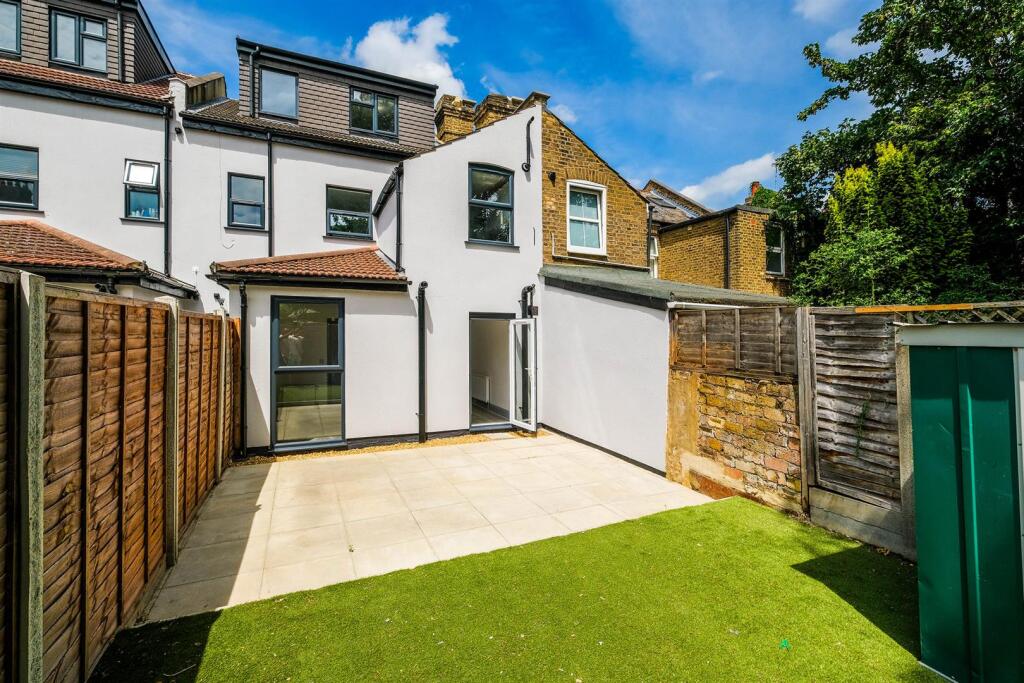 78-80 Spruce Hills Flat 2-26_web.jpg