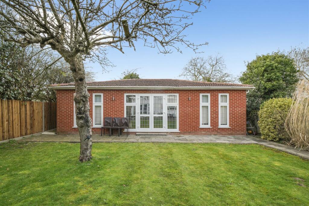 74 Pebworth Road - Gx0Ug4vCjwTVCOpFyjok.jpg