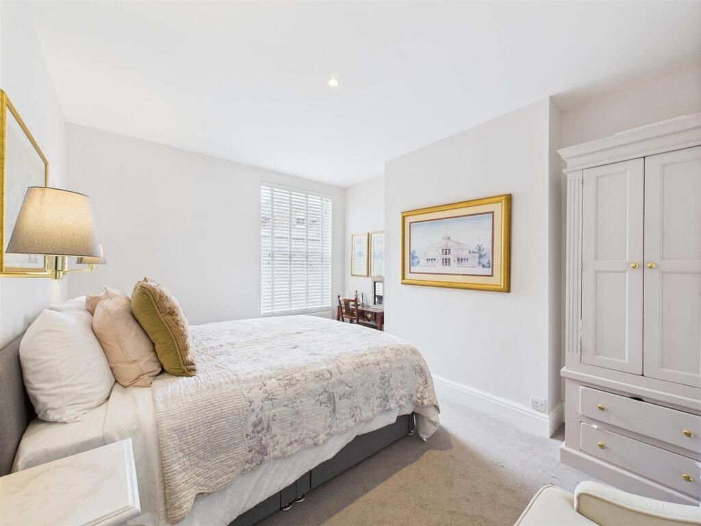 Bedroom: