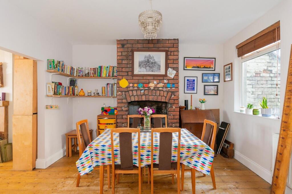 8D6RWH - Dining Room B.jpg