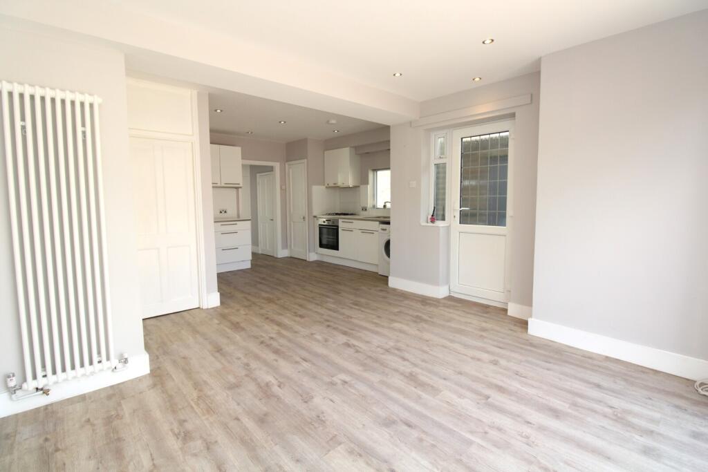 Lounge/Kitchen