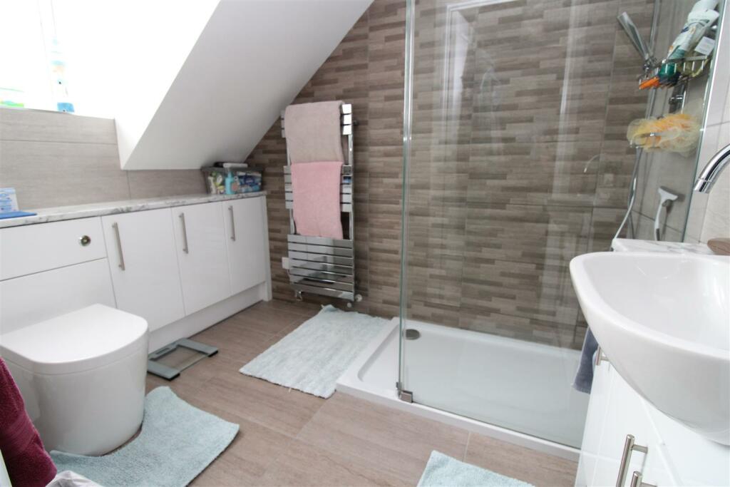 ensuite.JPG